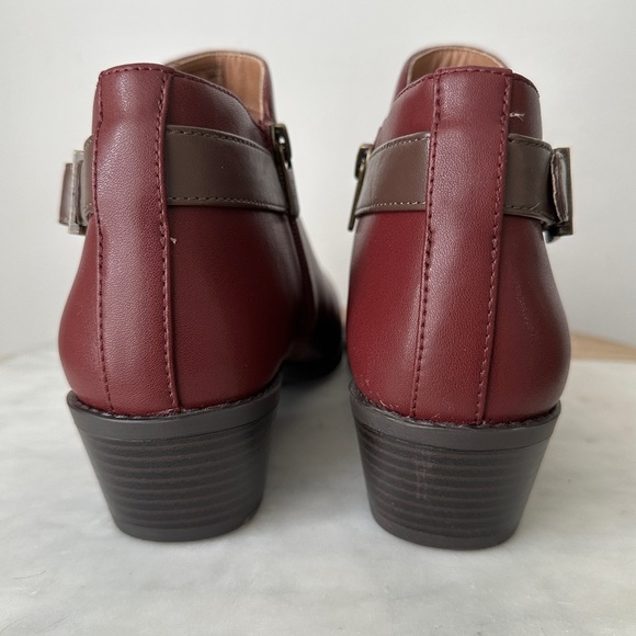 Vionic Millie Wine Leather Ankle
Booties Size 9.5 - Picture 10 of 14